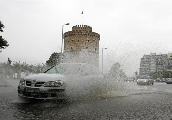 Θεσσαλονίκη: Καταιγίδα προκάλεσε διακοπή ρεύματος