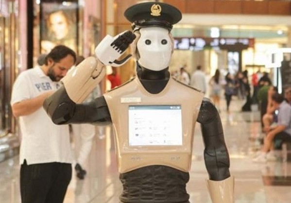 Ρομπότ αστυνομικός κάνει περιπολίες στο Ντουμπάι