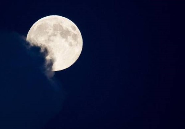 Το Πεκίνο σχεδιάζει αποστολές στην αθέατη πλευρά της Σελήνης
