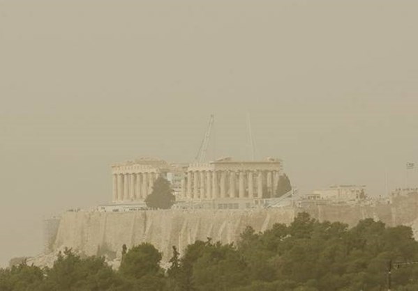 Μουντάδα, ζέστη, σκόνη και... βροχές!!!