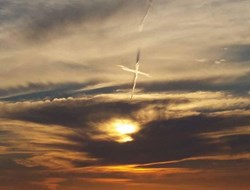 Σύννεφα σε σχήμα... σταυρού στη Φλώριντα