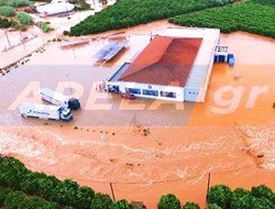 Ελικόπτερο απεγκλώβισε 25 ανθρώπους από σούπερ μάρκετ στην Λακωνία (Εικόνες,Βίντεο)