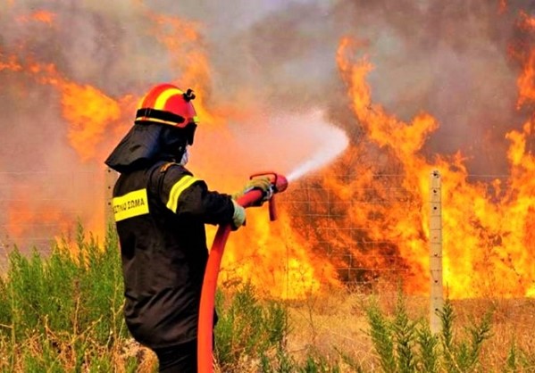 Φωτιά ξέσπασε σε Ρέθυμνο και Μυτιλήνη