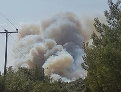 Κόλαση φωτιάς στη Θάσο από πτώση κεραυνών