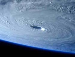 Ανησυχούν οι επιστήμονες:  Εμφανίστηκαν ταυτόχρονα 3 τυφώνες στον Ειρηνικό