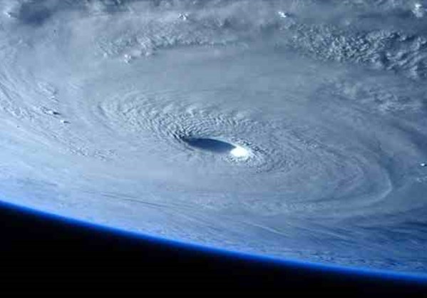 Ανησυχούν οι επιστήμονες:  Εμφανίστηκαν ταυτόχρονα 3 τυφώνες στον Ειρηνικό