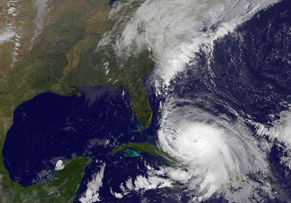 Ο τυφώνας Χοακίν σαρώνει τις Μπαχάμες