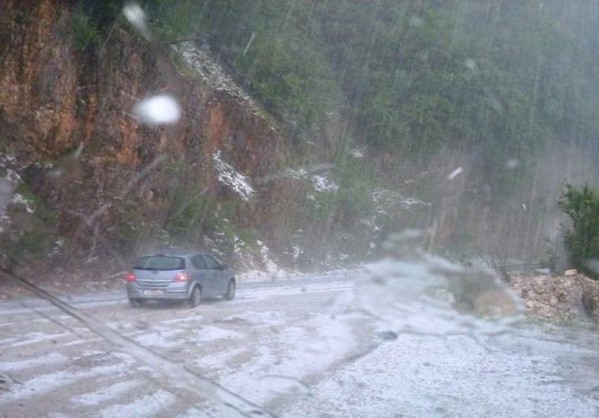 Σφοδρή καταιγίδα με χαλάζι στα Τζουμέρκα