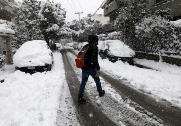 ΕΡΧΕΤΑΙ ΧΙΟΝΙΑΣ ΚΑΙ ΣΤΑ ΠΕΔΙΝΑ!!!!