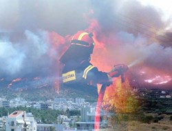 Mεγάλες πυρκαγιές σε Καρέα και Λακωνία