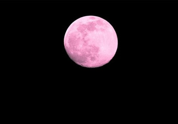 Η μαγευτική «ροζ» πανσέληνος φώτισε τον αχαϊκό ουρανό (Βίντεο)